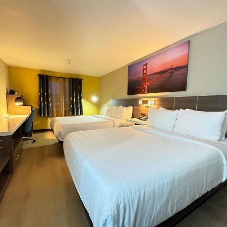 Quality Inn & Suites ווילוס מראה חיצוני תמונה