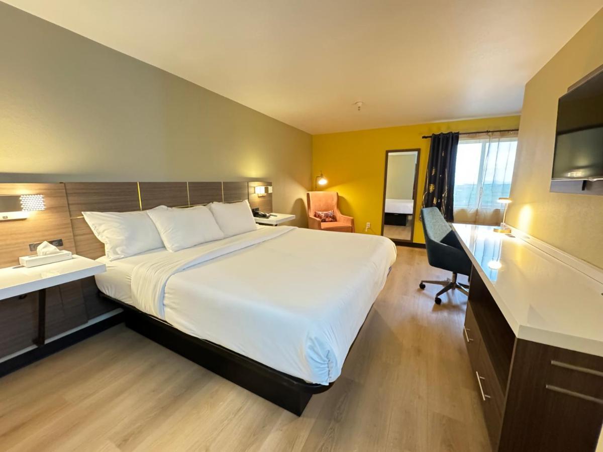 Quality Inn & Suites ווילוס מראה חיצוני תמונה