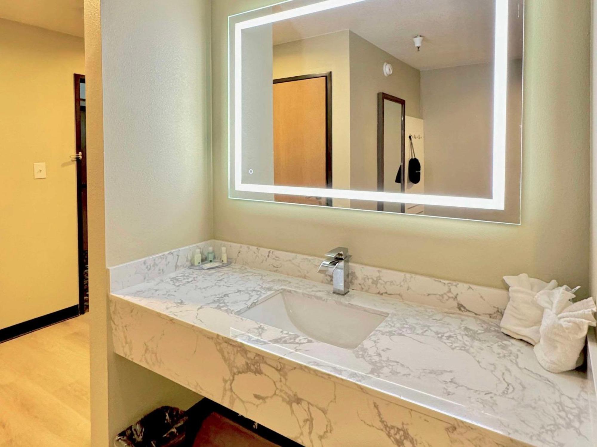 Quality Inn & Suites ווילוס מראה חיצוני תמונה